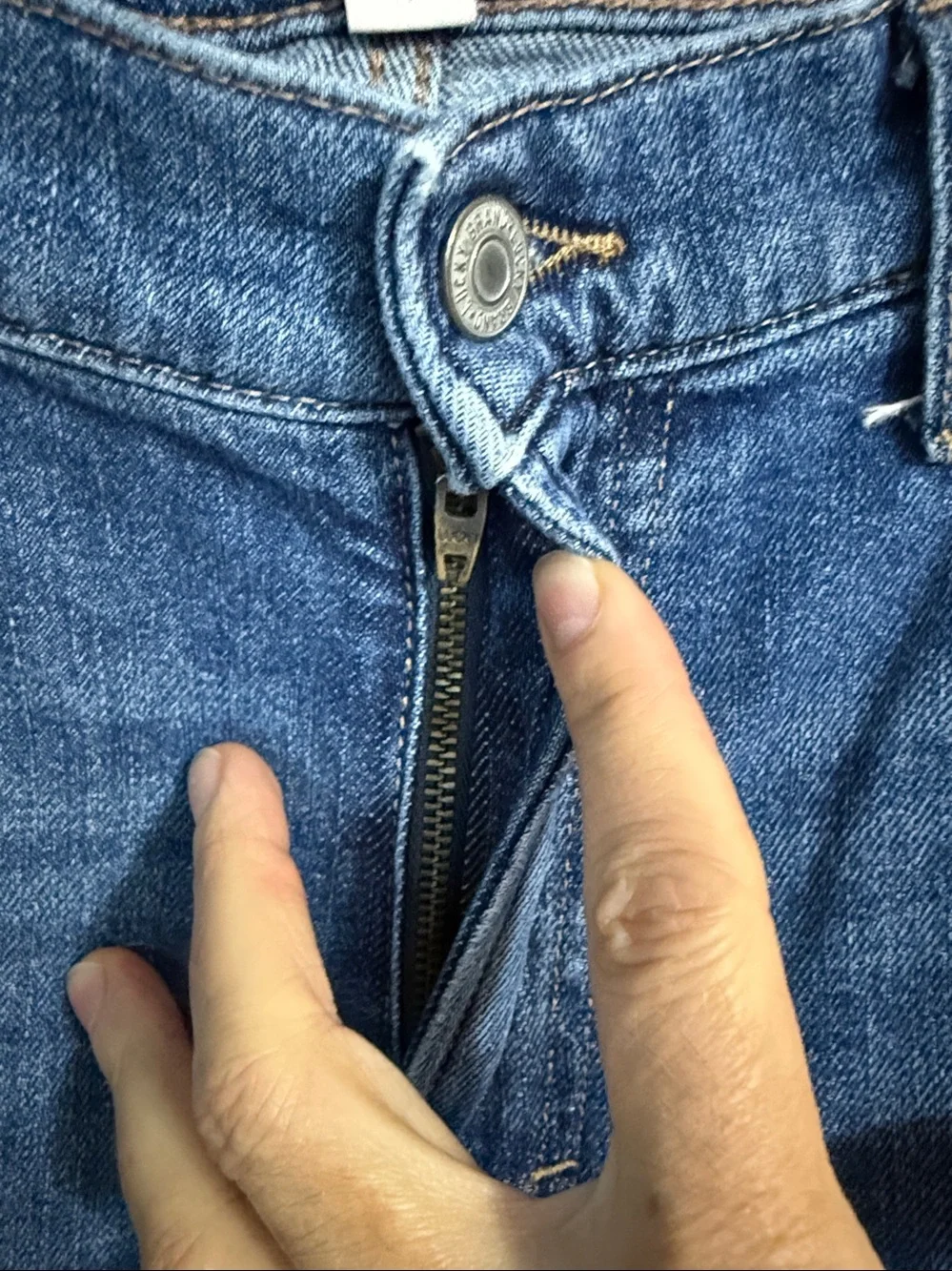 Lucky Brand Boy Mid Rise Relaxed Straight Size: 12/31 R Inseam: 28” uncuffed